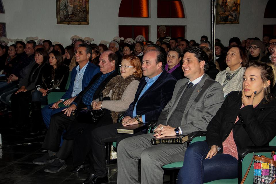 Pastor Rogerio Amorim recebe homenagens por seu aniversario